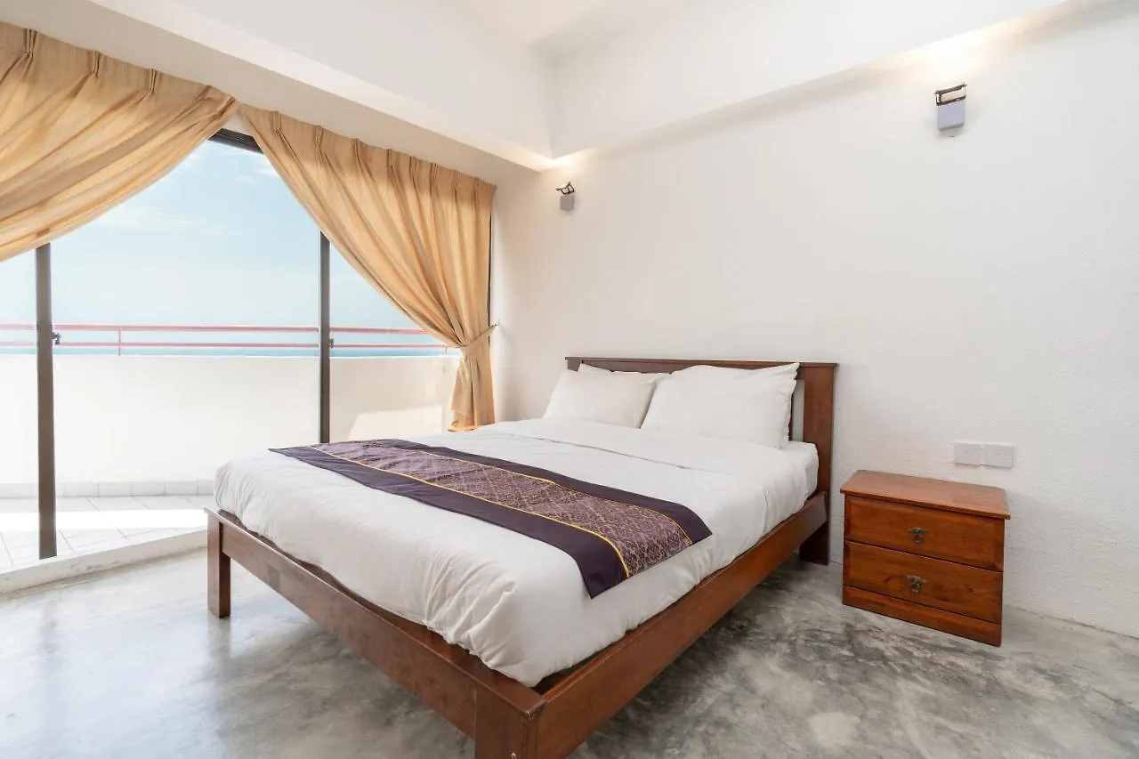 Pantai Seaview Resort Batu Ferringhi 1801 - 3 Rooms 0*,
